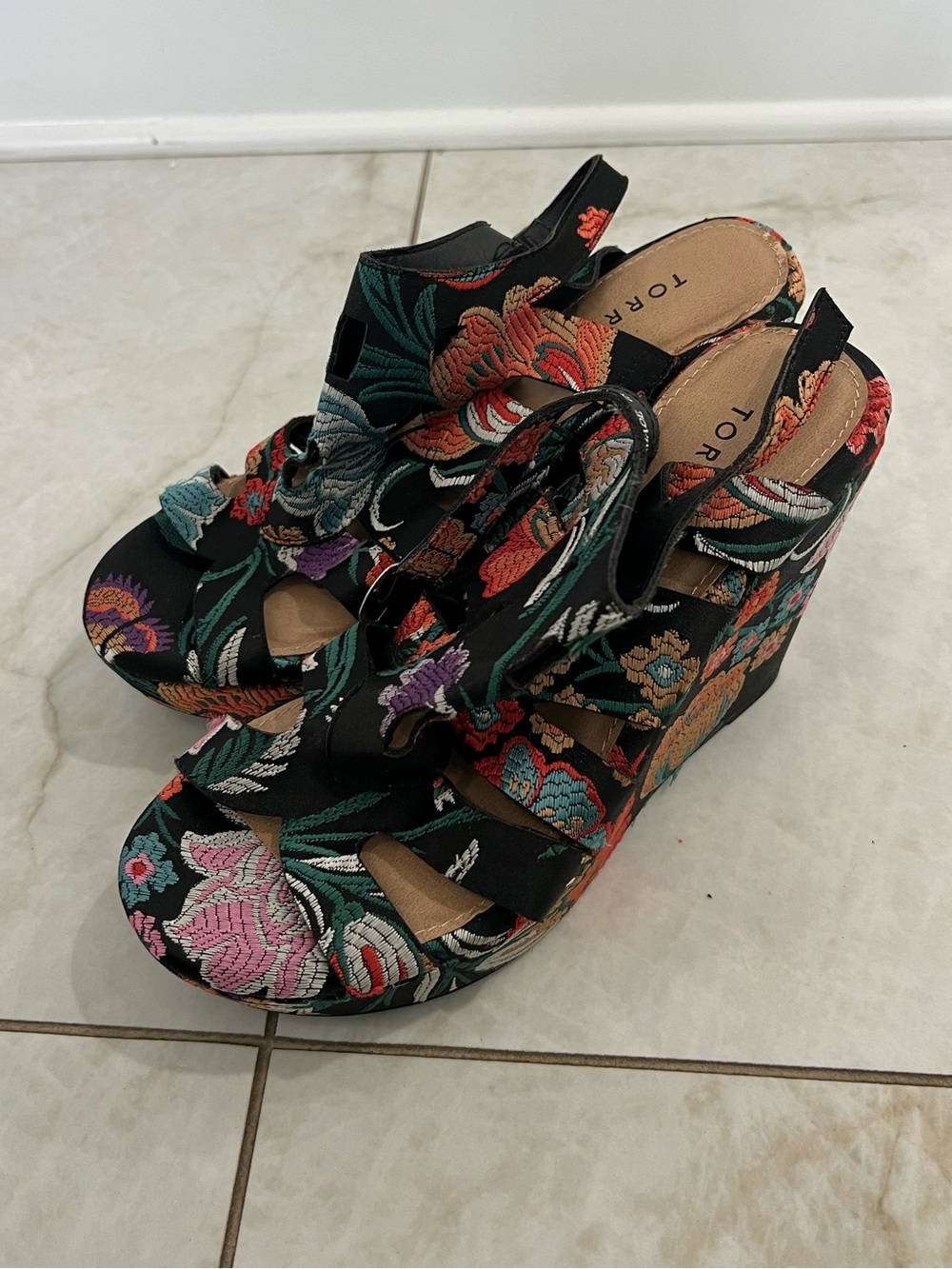 Torrid Black Floral Embroidered Wedges Size 10 US
